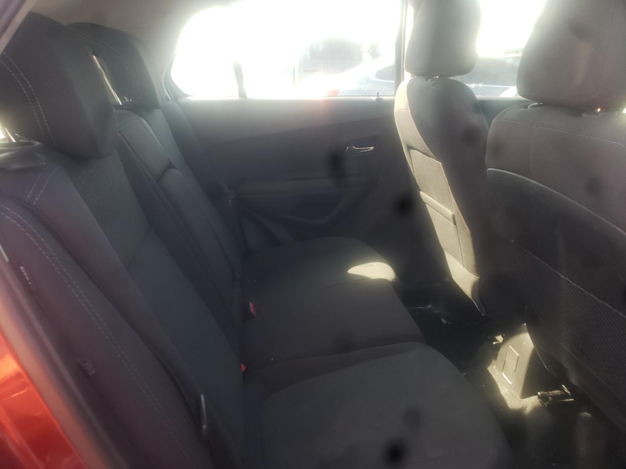 Photo 6 from auction – 2016 CHEVROLET TRAX LS with VIN 3GNCJKSB7GL279486