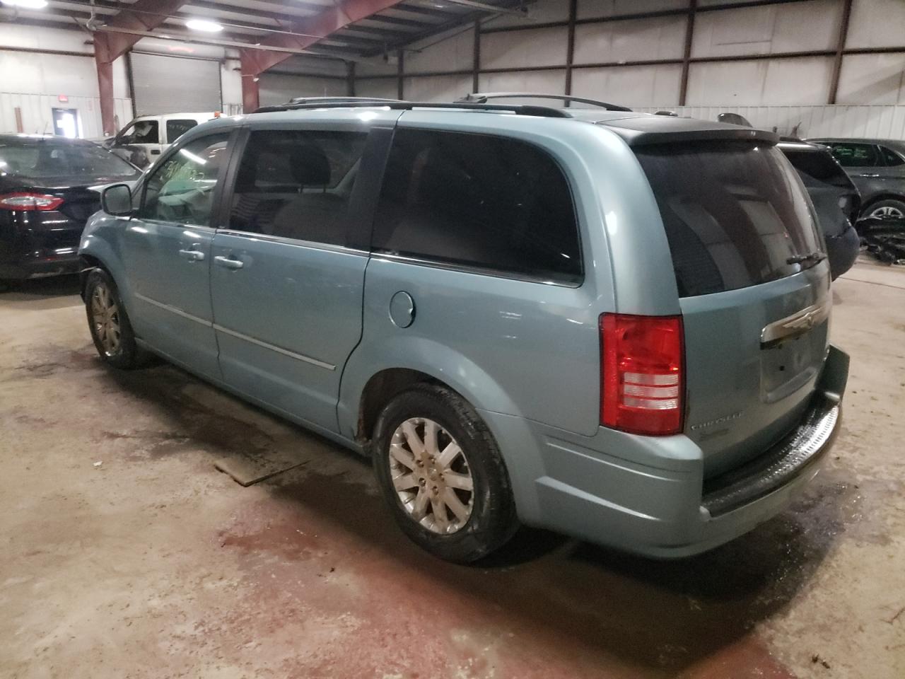 Photo 3 from auction – 2009 CHRYSLER TOWN & COU with VIN 2A8HR54119R635071