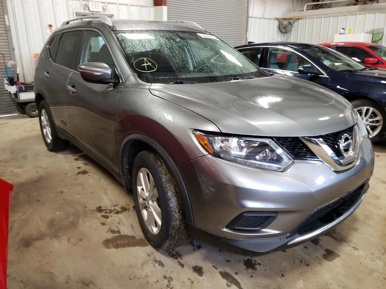 NISSAN ROGUE S 2015 with VIN KNMAT2MV2FP545940 - Photo from auction