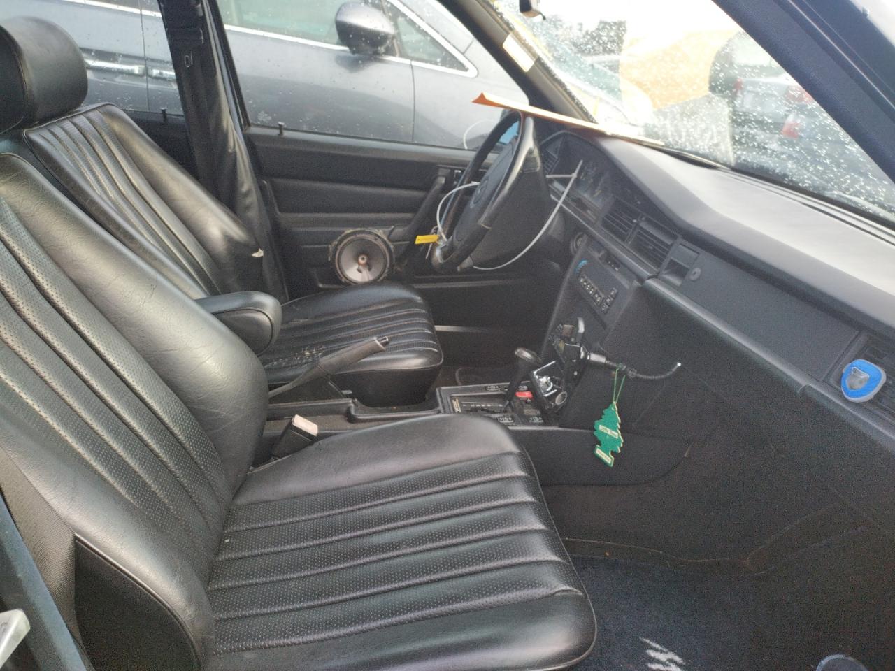 Photo 5 from auction – 1991 MERCEDES-BENZ 190 E 2.3 with VIN WDBDA28D8MF751527