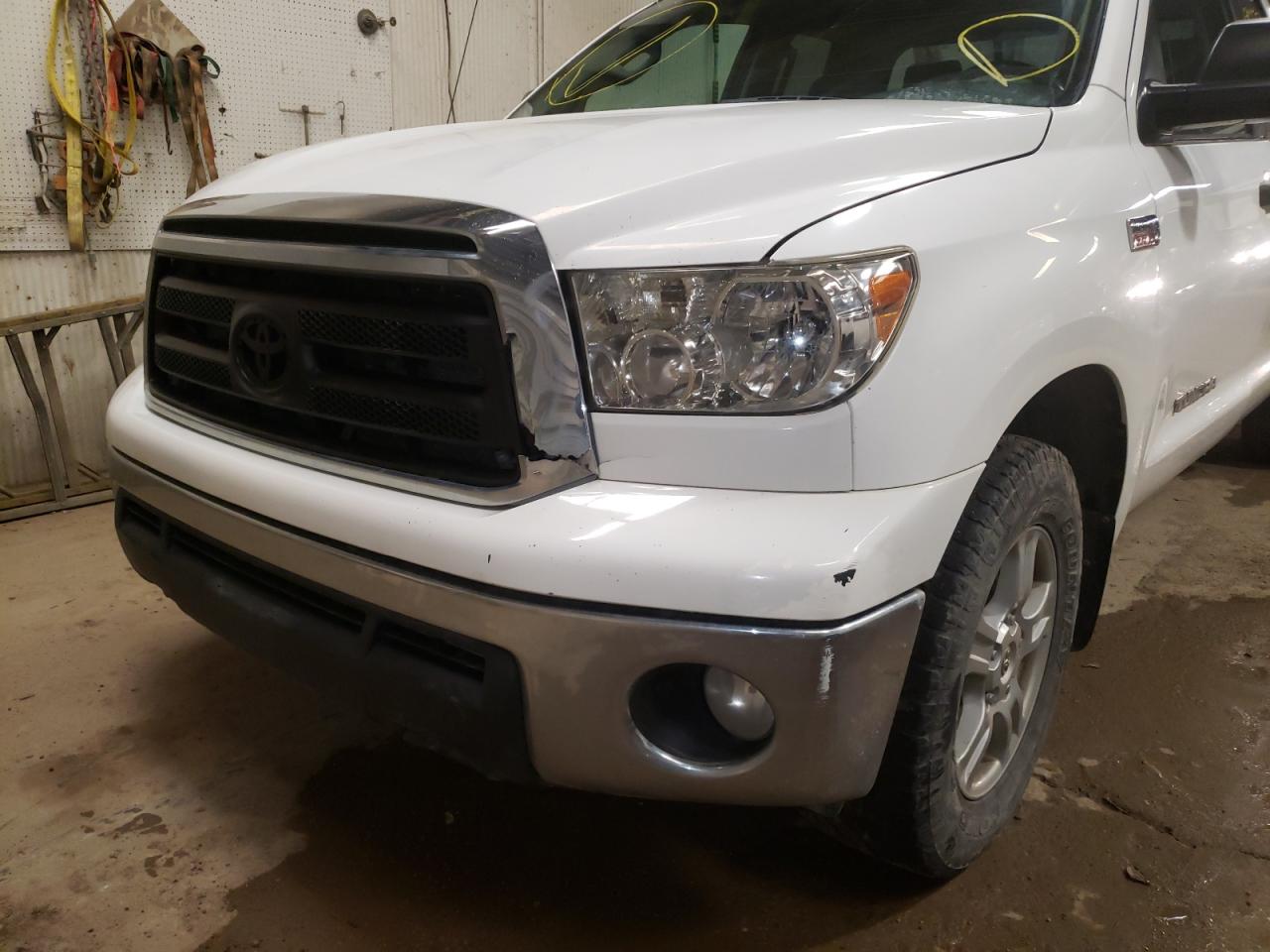 Photo 9 from auction – 2011 TOYOTA TUNDRA DOU with VIN 5TFUY5F18BX161813