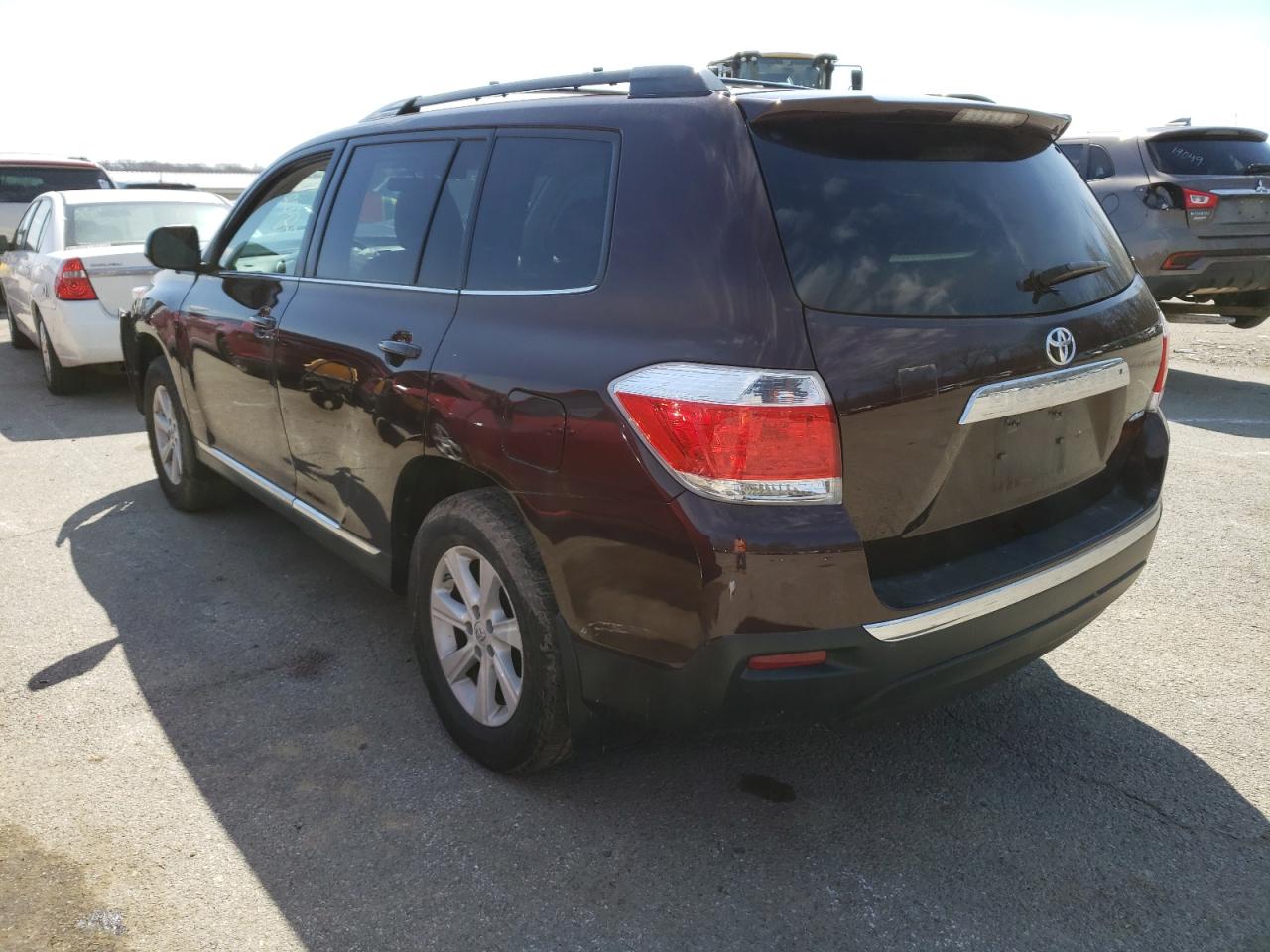 Photo 3 from auction – 2013 TOYOTA HIGHLANDER with VIN 5TDBK3EH0DS247251