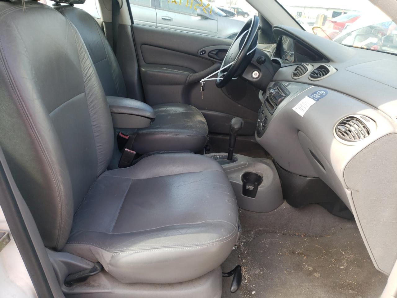 Photo 5 from auction – 2002 FORD FOCUS with VIN 1FAFP36332W105145