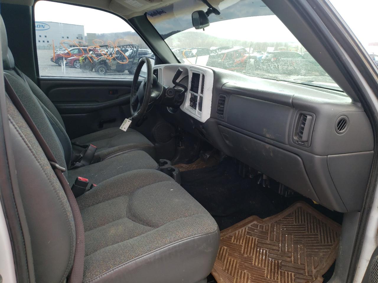 Photo 5 from auction – 2003 CHEVROLET SILVERADO with VIN 2GCEC19X831108751