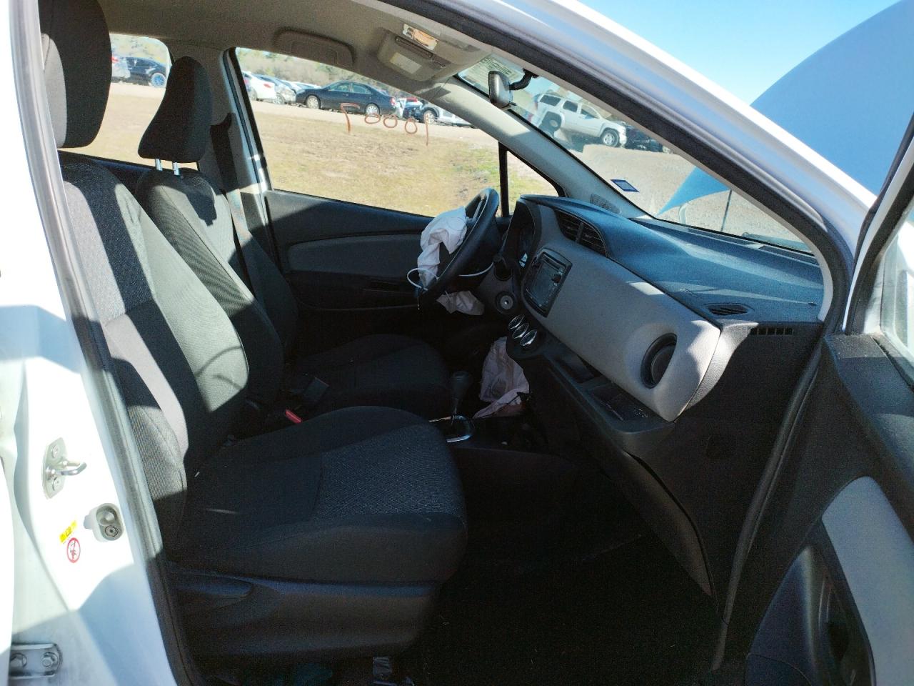 Photo 5 from auction – 2015 TOYOTA YARIS with VIN VNKKTUD33FA041762