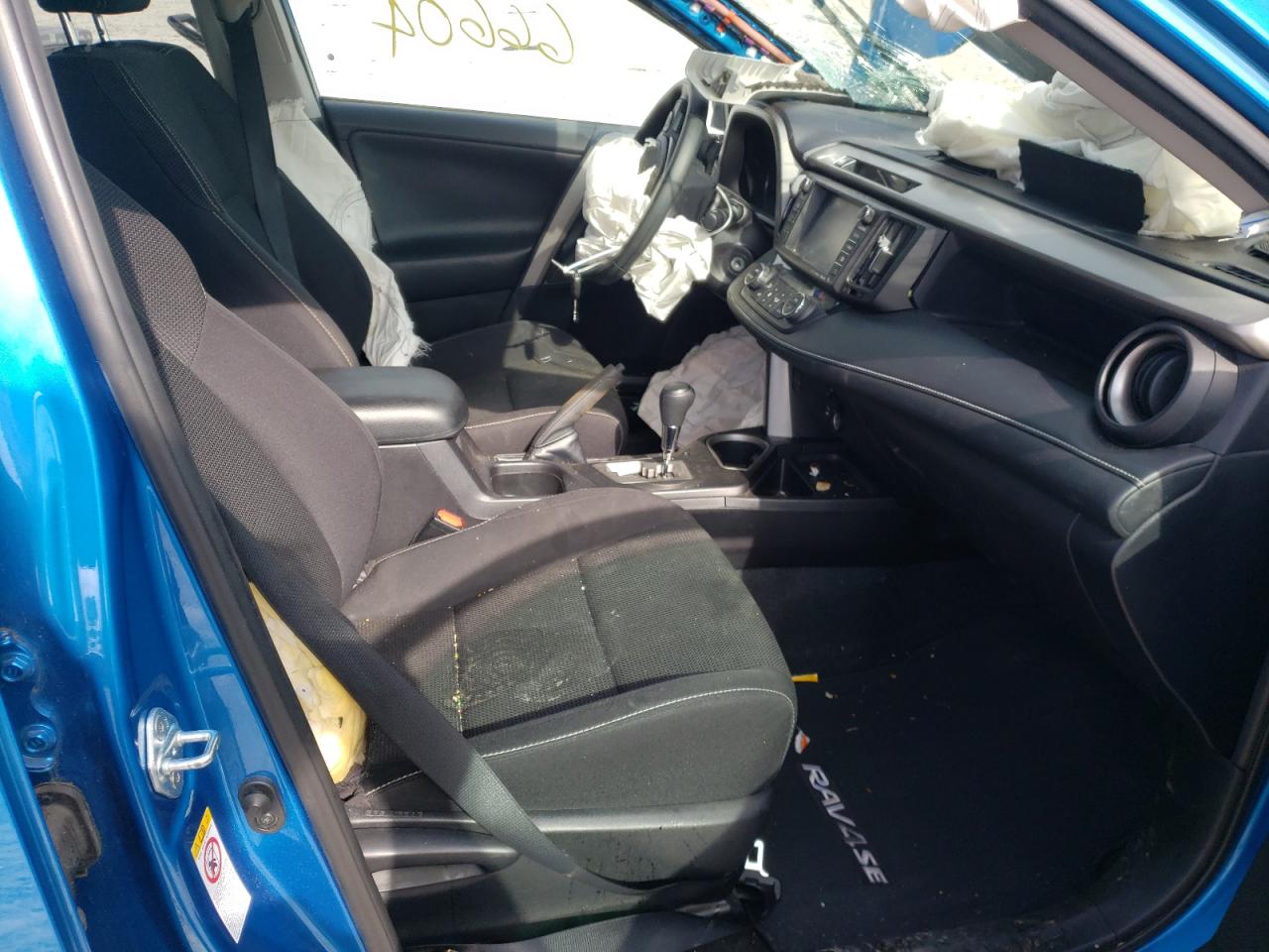 Photo 5 from auction – 2017 TOYOTA RAV4 XLE with VIN 2T3RFREV0HW624175