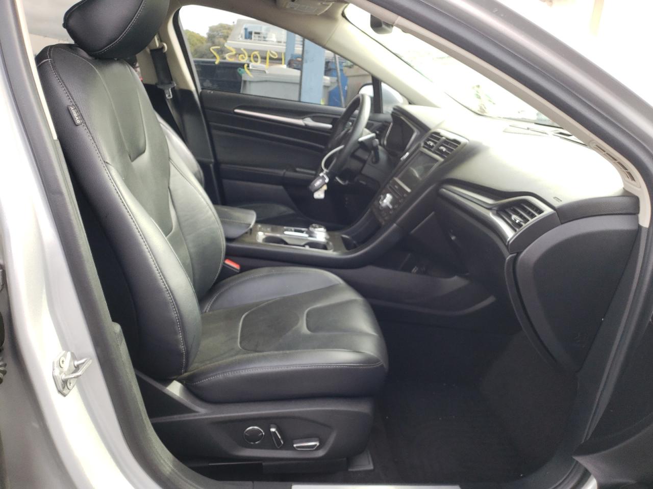 Photo 5 from auction – 2019 FORD FUSION TIT with VIN 3FA6P0RU4KR105709