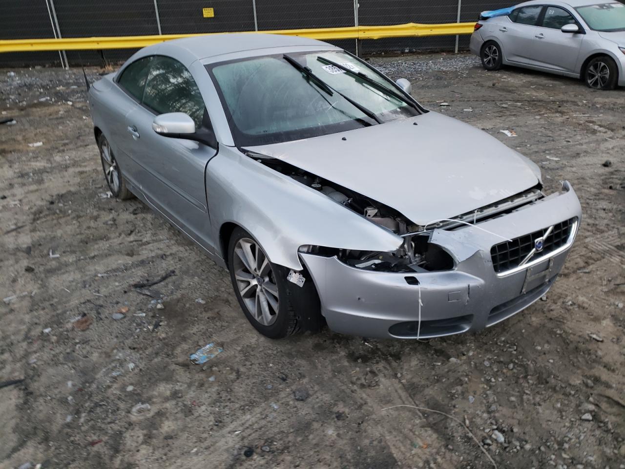 VOLVO C70 T5 2010 with VIN YV1672MC8AJ094110 - Photo from auction
