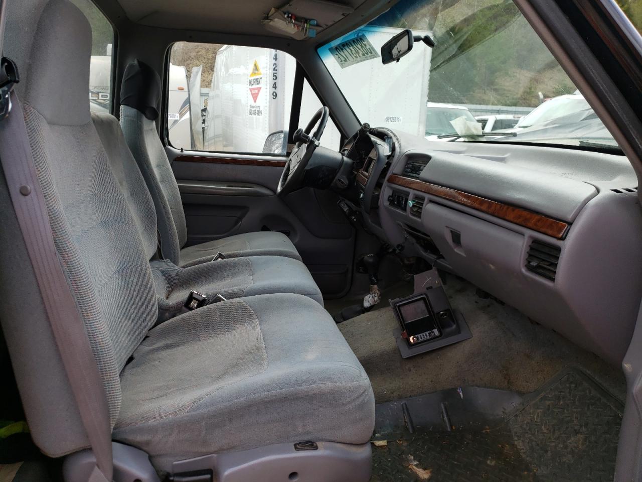 Photo 5 from auction – 1997 FORD F250 with VIN 1FTHF26F2VEA44973