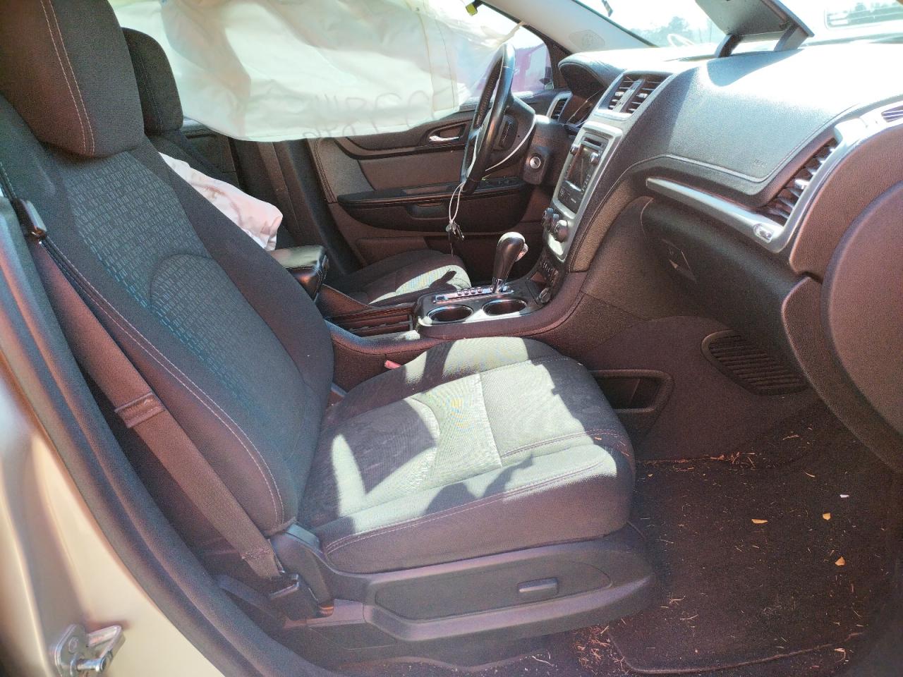 Photo 5 from auction – 2014 GMC ACADIA SLE with VIN 1GKKRPKDXEJ163753