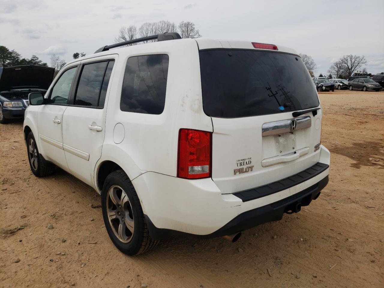 Photo 3 from auction – 2015 HONDA PILOT SE with VIN 5FNYF4H38FB055362
