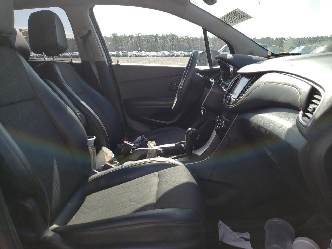 Photo 5 from auction – 2021 CHEVROLET TRAX 1LT with VIN KL7CJLSB4MB310704