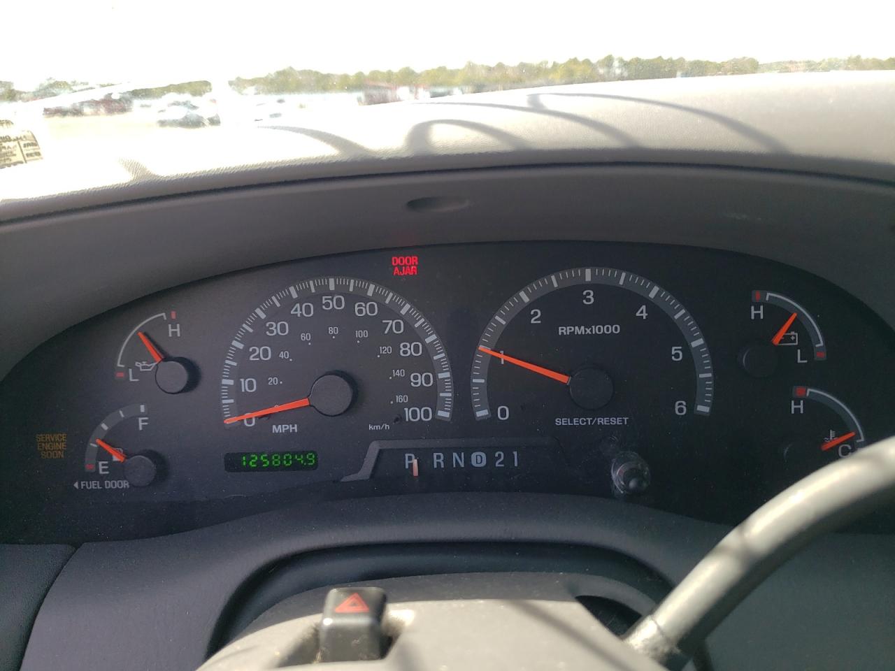 Photo 8 from auction – 2000 FORD EXPEDITION with VIN 1FMFU16L0YLC44775