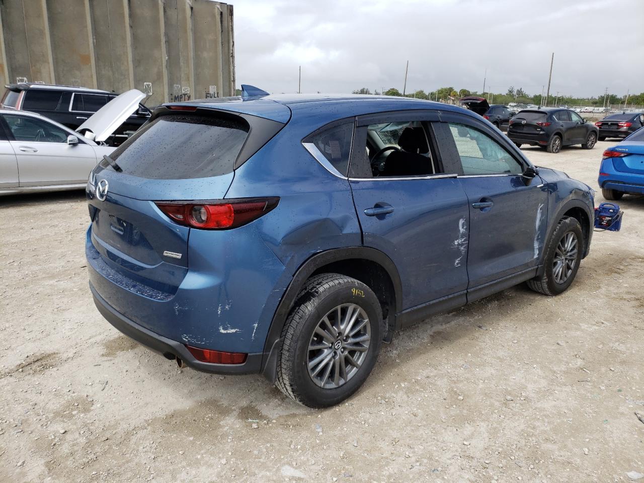 Photo 4 from auction – 2017 MAZDA CX-5 SPORT with VIN JM3KFABL2H0159903