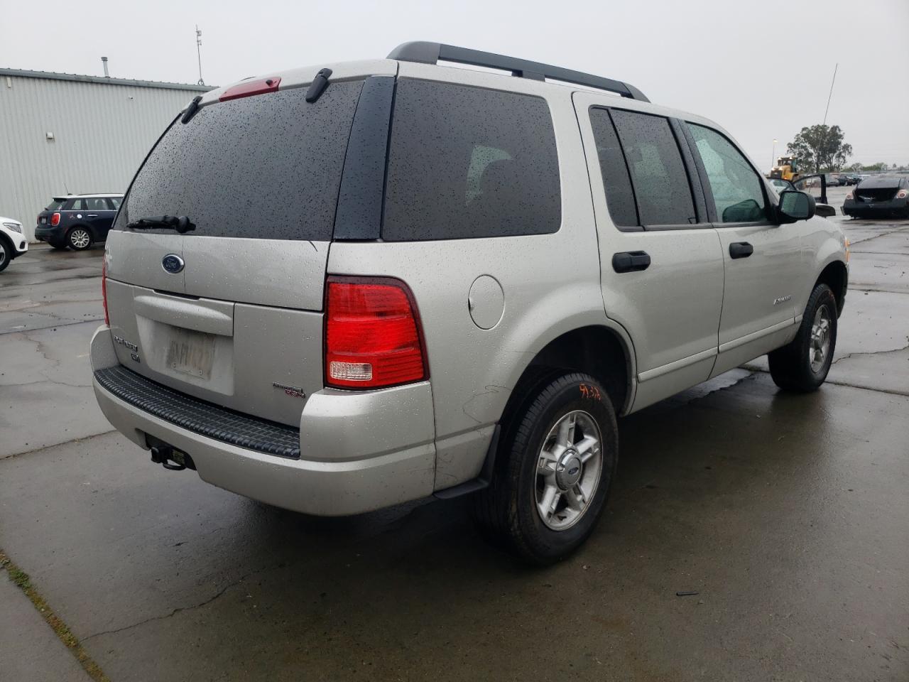 Photo 4 from auction – 2005 FORD EXPLORER X with VIN 1FMZU63E65ZA22671