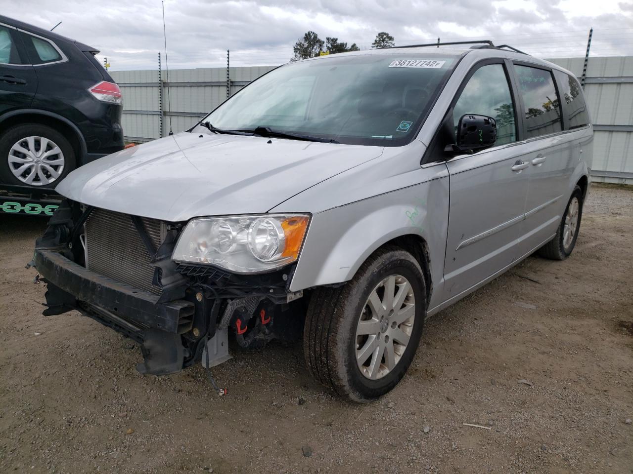 Photo 2 from auction – 2012 CHRYSLER TOWN & COU with VIN 2C4RC1BG8CR403703