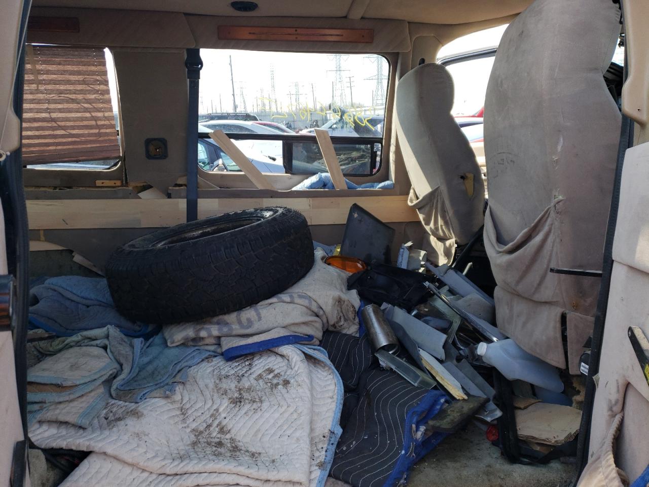 Photo 6 from auction – 2002 FORD ECONOLINE with VIN 1FDRE14W92HA49307