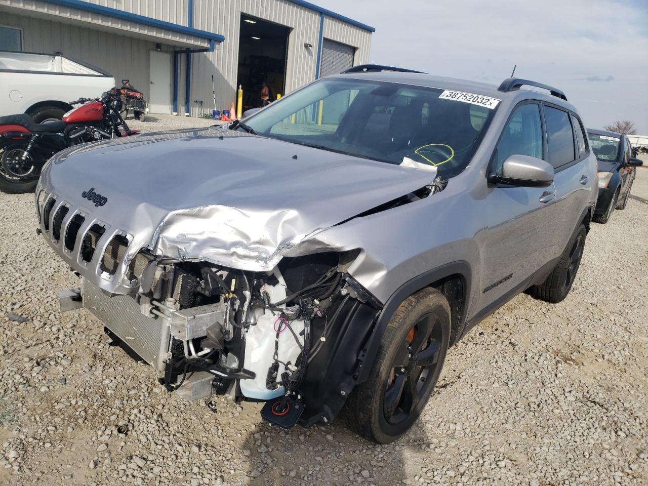 Photo 2 from auction – 2019 JEEP CHEROKEE L with VIN 1C4PJLLB1KD373439