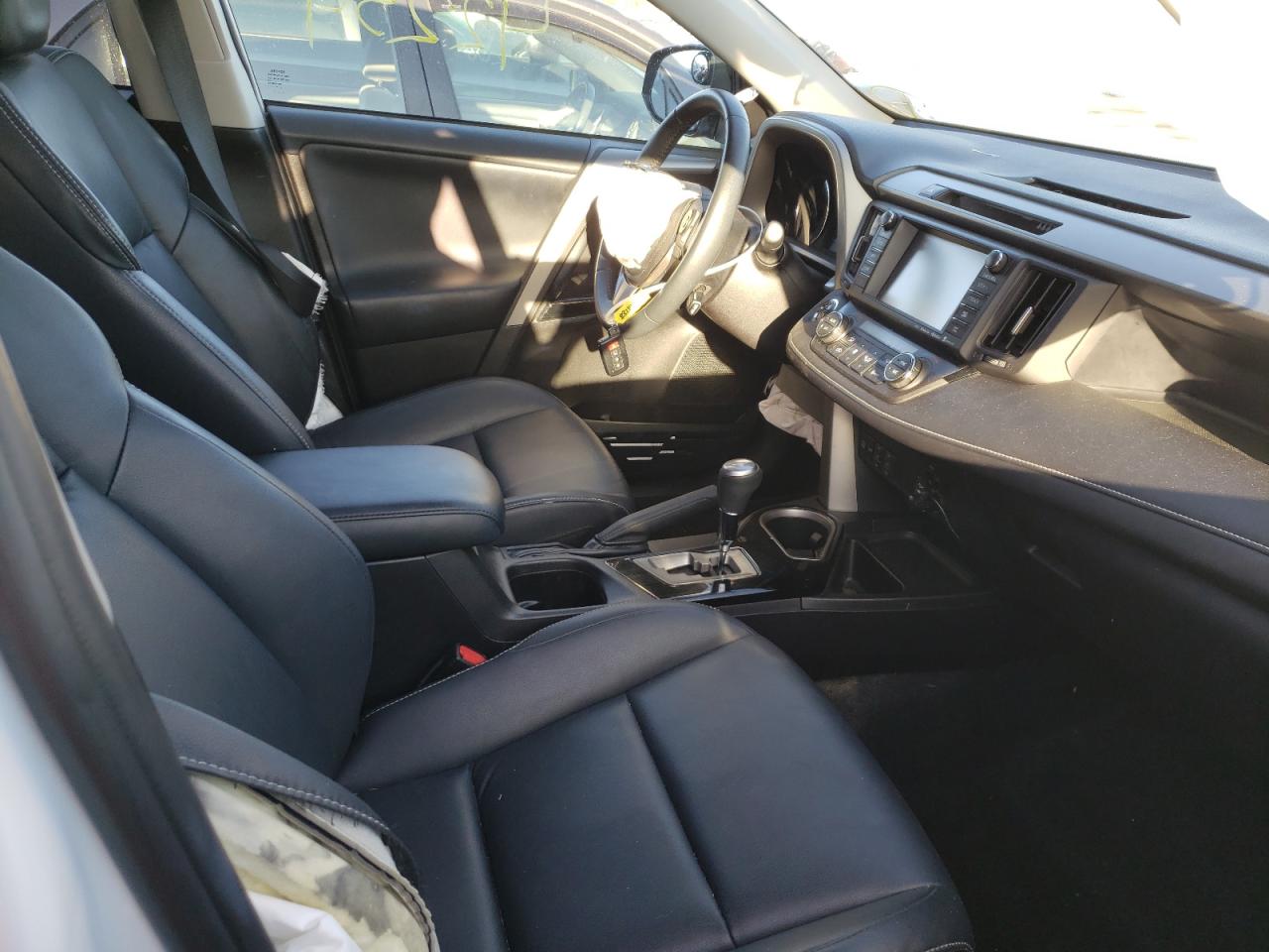 Photo 5 from auction – 2017 TOYOTA RAV4 LIMIT with VIN 2T3YFREV0HW401288
