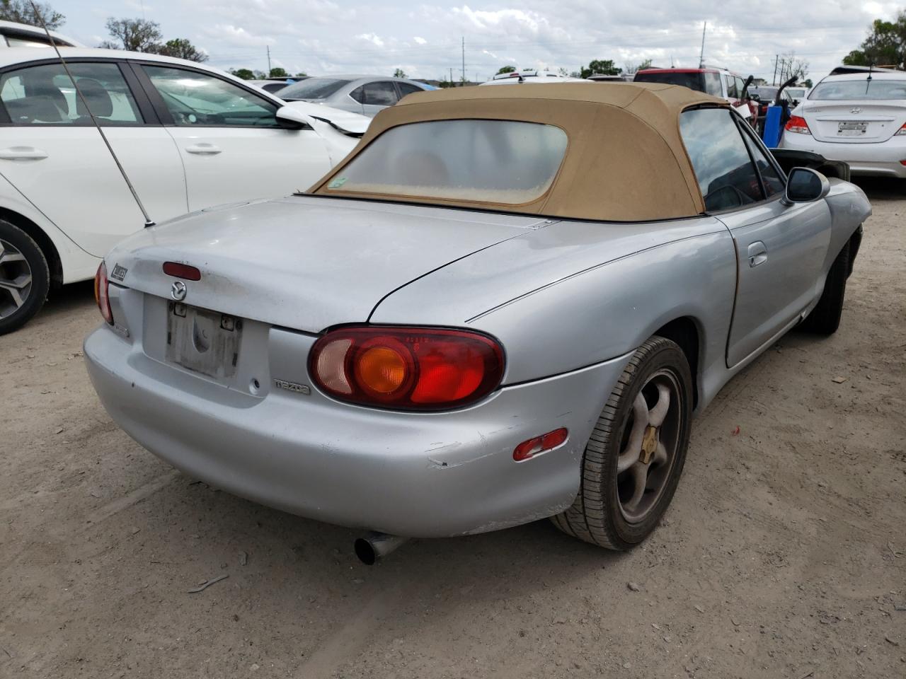 Photo 4 from auction – 2000 MAZDA MX-5 MIATA with VIN JM1NB3532Y0142236