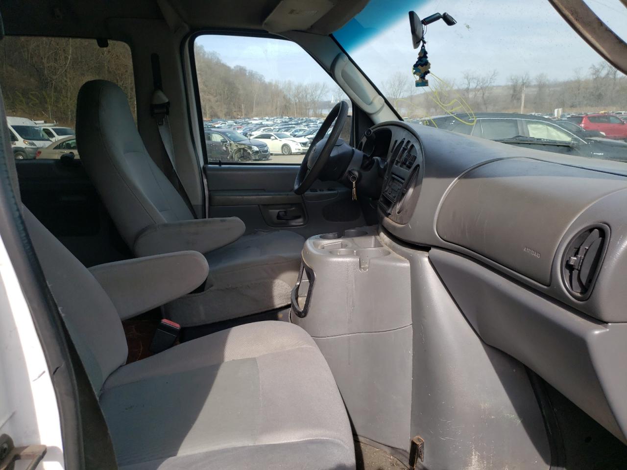 Photo 5 from auction – 2003 FORD ECONOLINE with VIN 1FBSS31L43HA85643