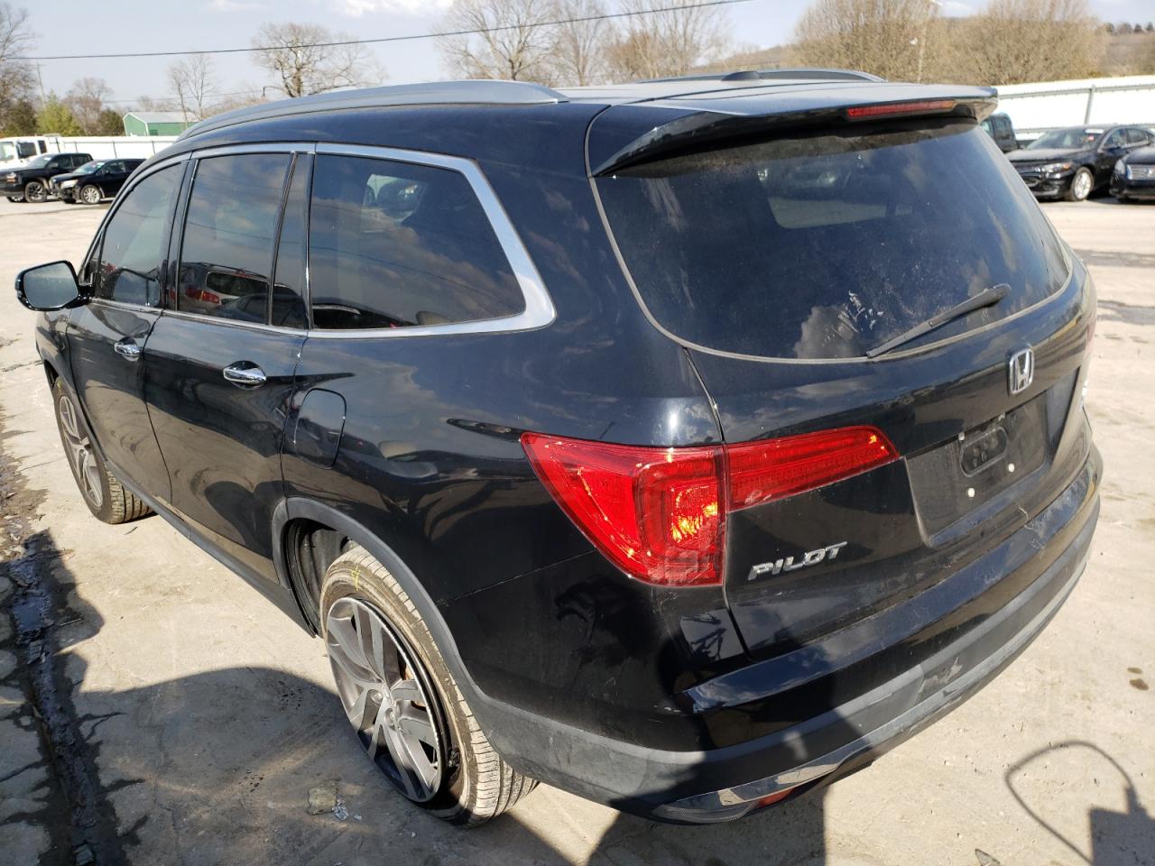 Photo 3 from auction – 2016 HONDA PILOT ELIT with VIN 5FNYF6H01GB002523