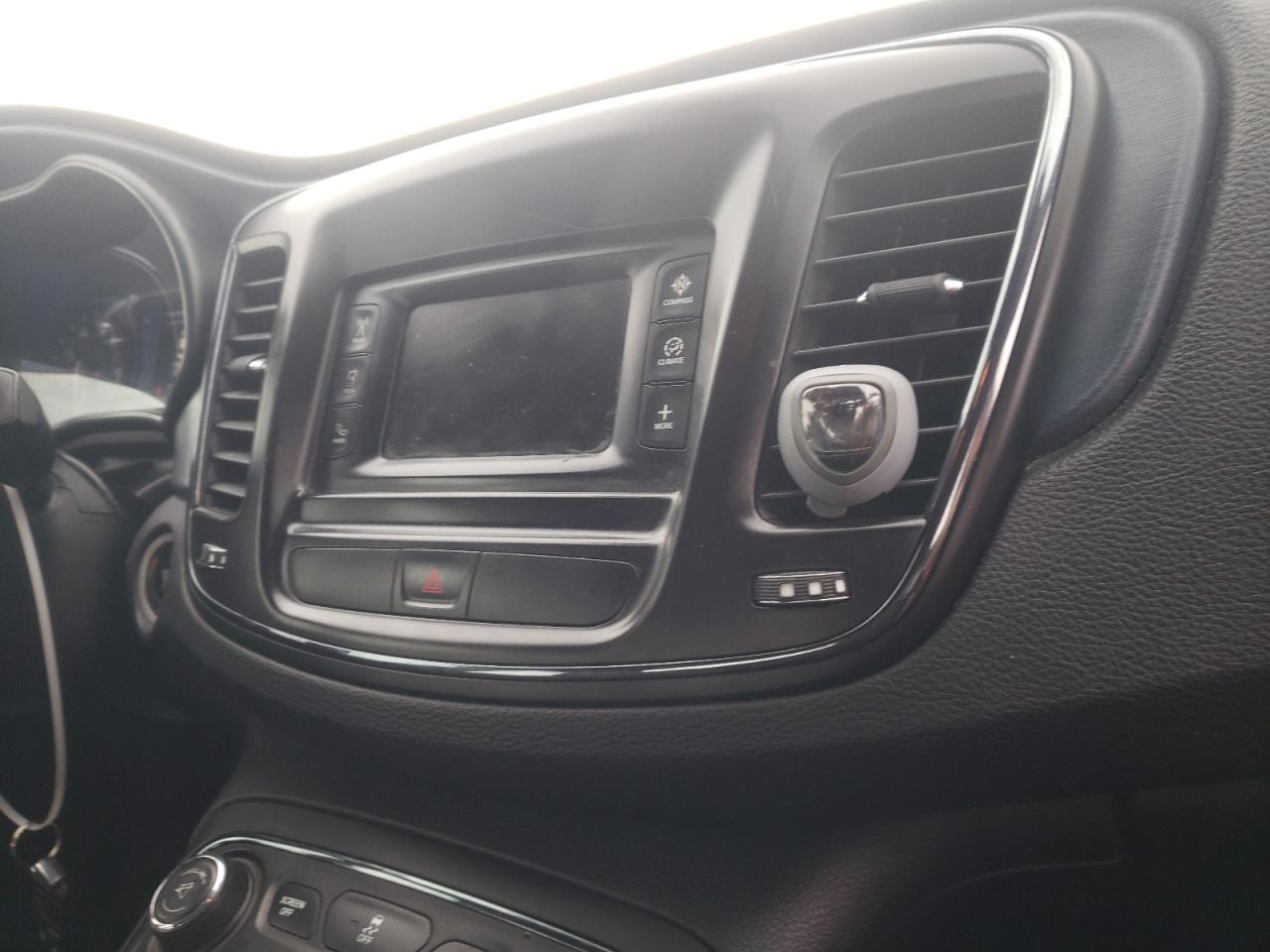 Photo 9 from auction – 2015 CHRYSLER 200 S with VIN 1C3CCCBB9FN637876