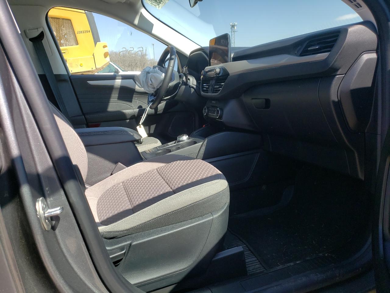 Photo 5 from auction – 2021 FORD ESCAPE SE with VIN 1FMCU0G69MUA92196