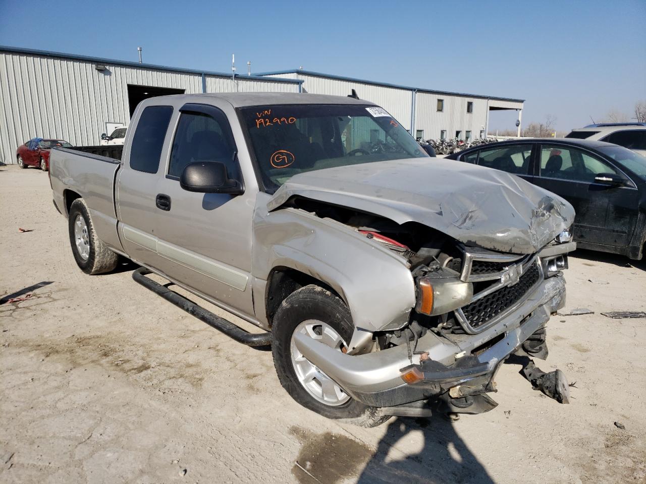 CHEVROLET silverado 2006 with VIN 1GCEC19T56Z192990 - Photo from auction