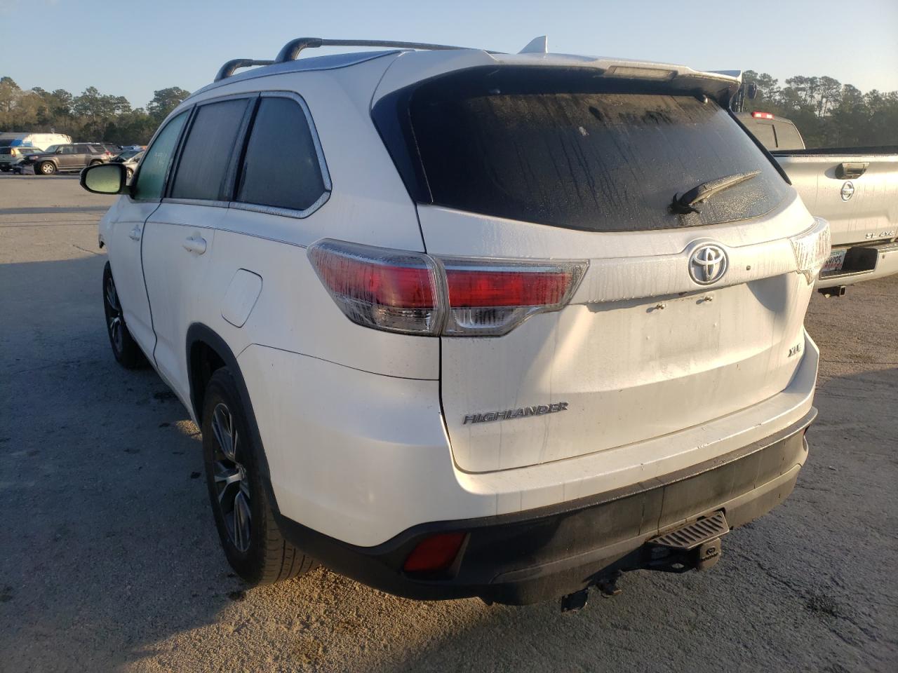 Photo 3 from auction – 2016 TOYOTA HIGHLANDER with VIN 5TDKKRFH0GS129268