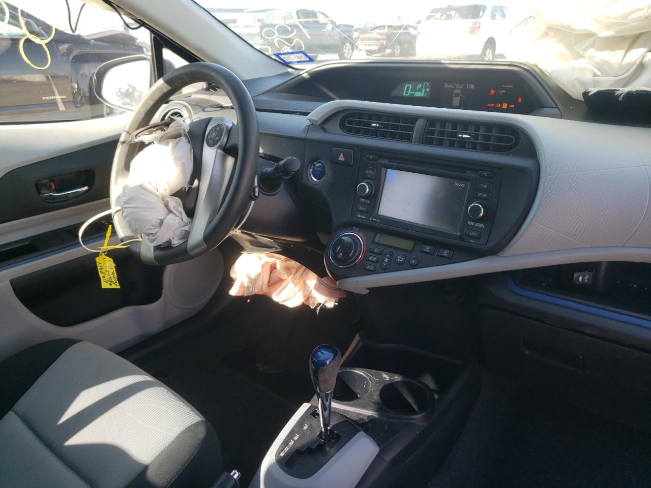 Photo 9 from auction – 2012 TOYOTA PRIUS C with VIN JTDKDTB35C1007756