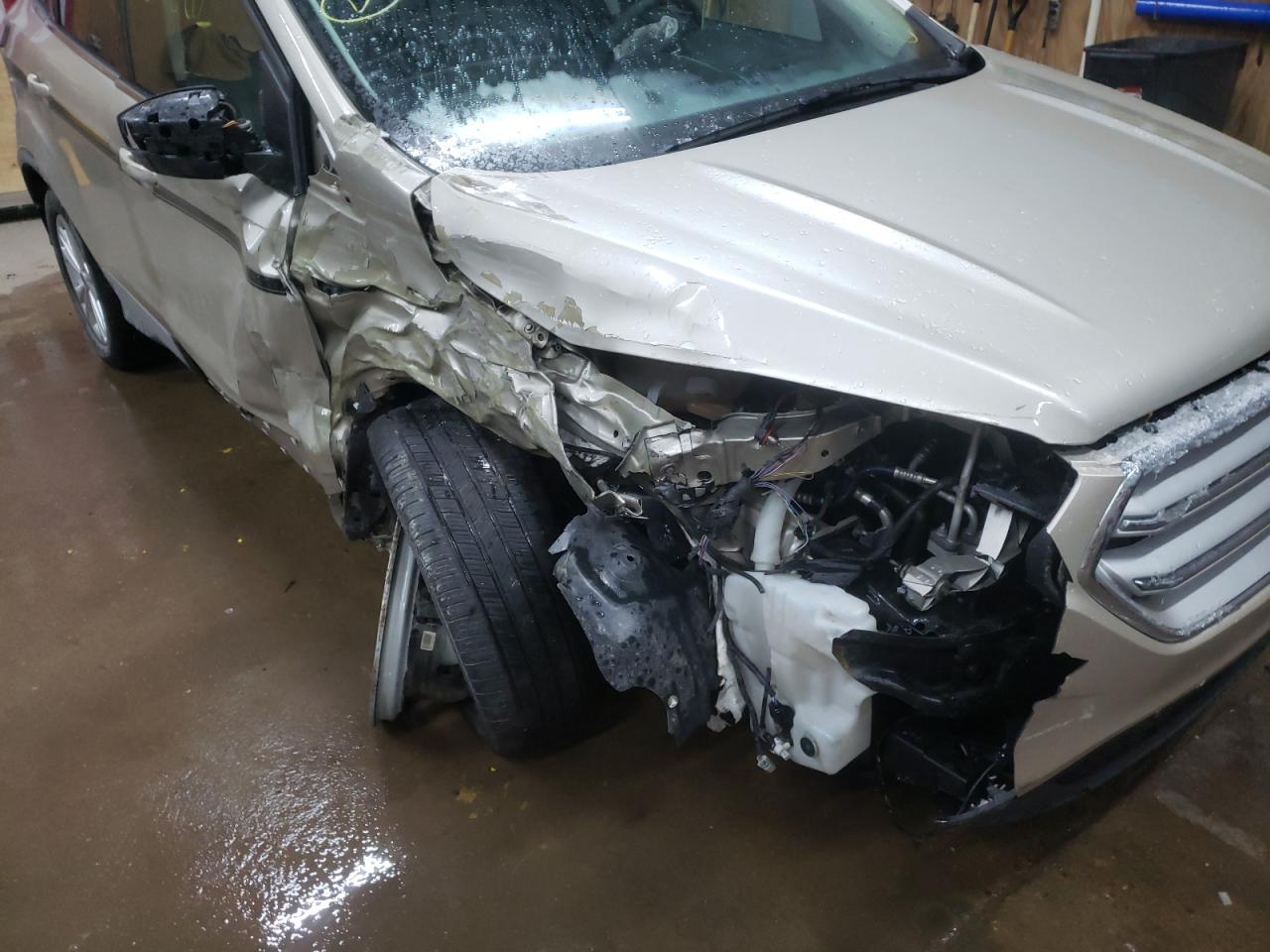 Photo 9 from auction – 2017 FORD ESCAPE SE with VIN 1FMCU9GD8HUD02182