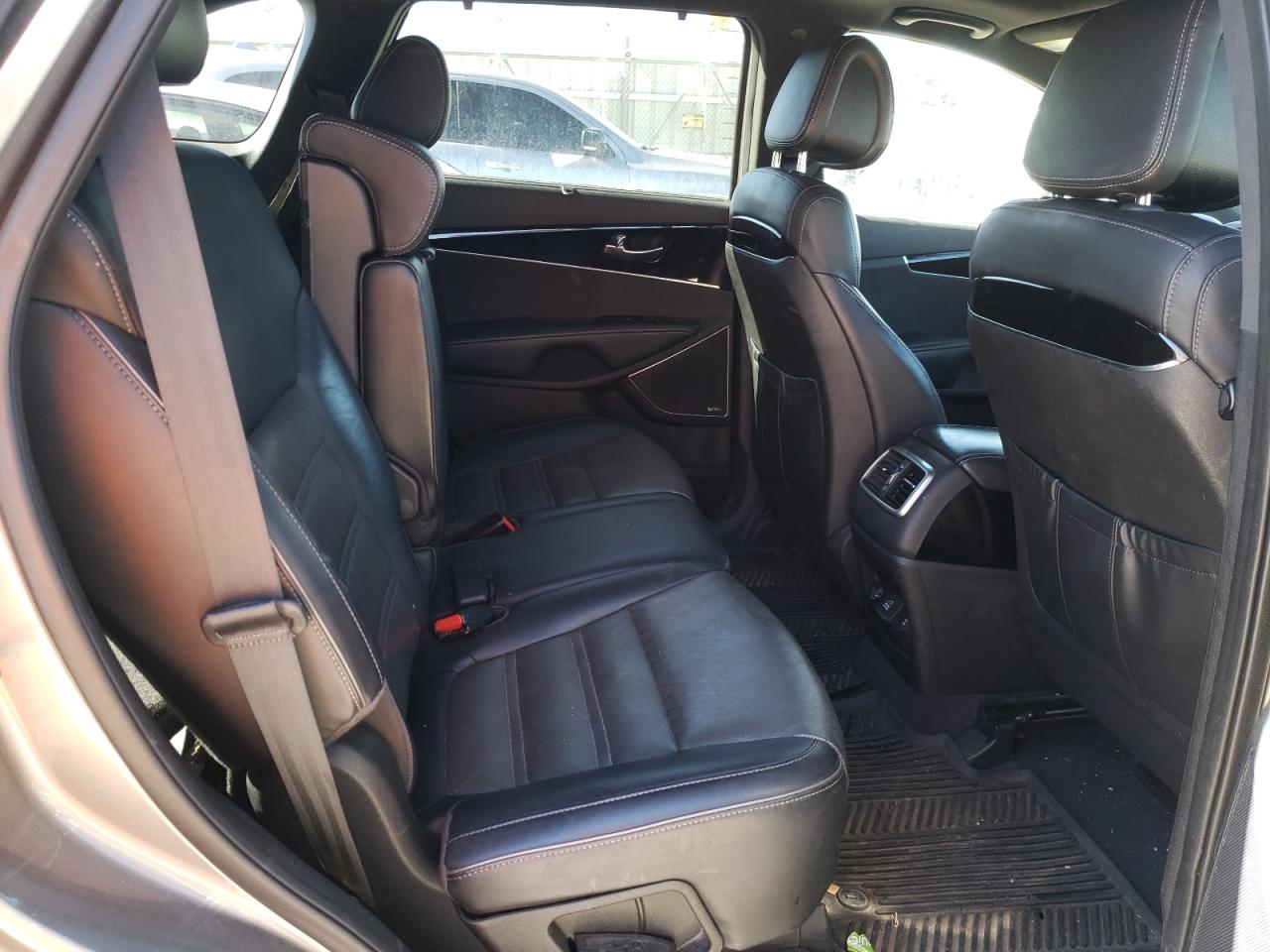 Photo 6 from auction – 2016 KIA SORENTO SX with VIN 5XYPKDA51GG083758