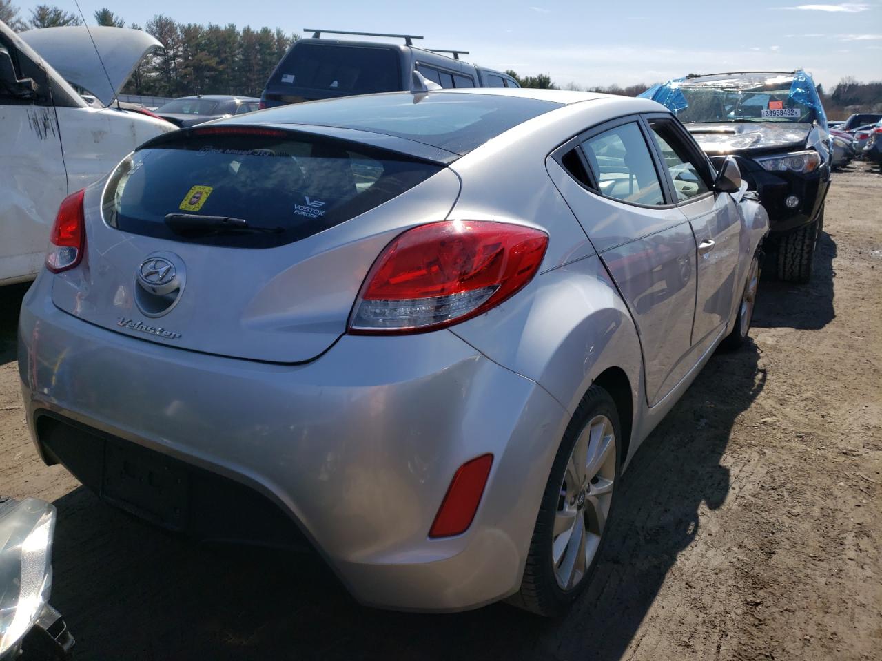Photo 4 from auction – 2016 HYUNDAI VELOSTER with VIN KMHTC6AD2GU263906