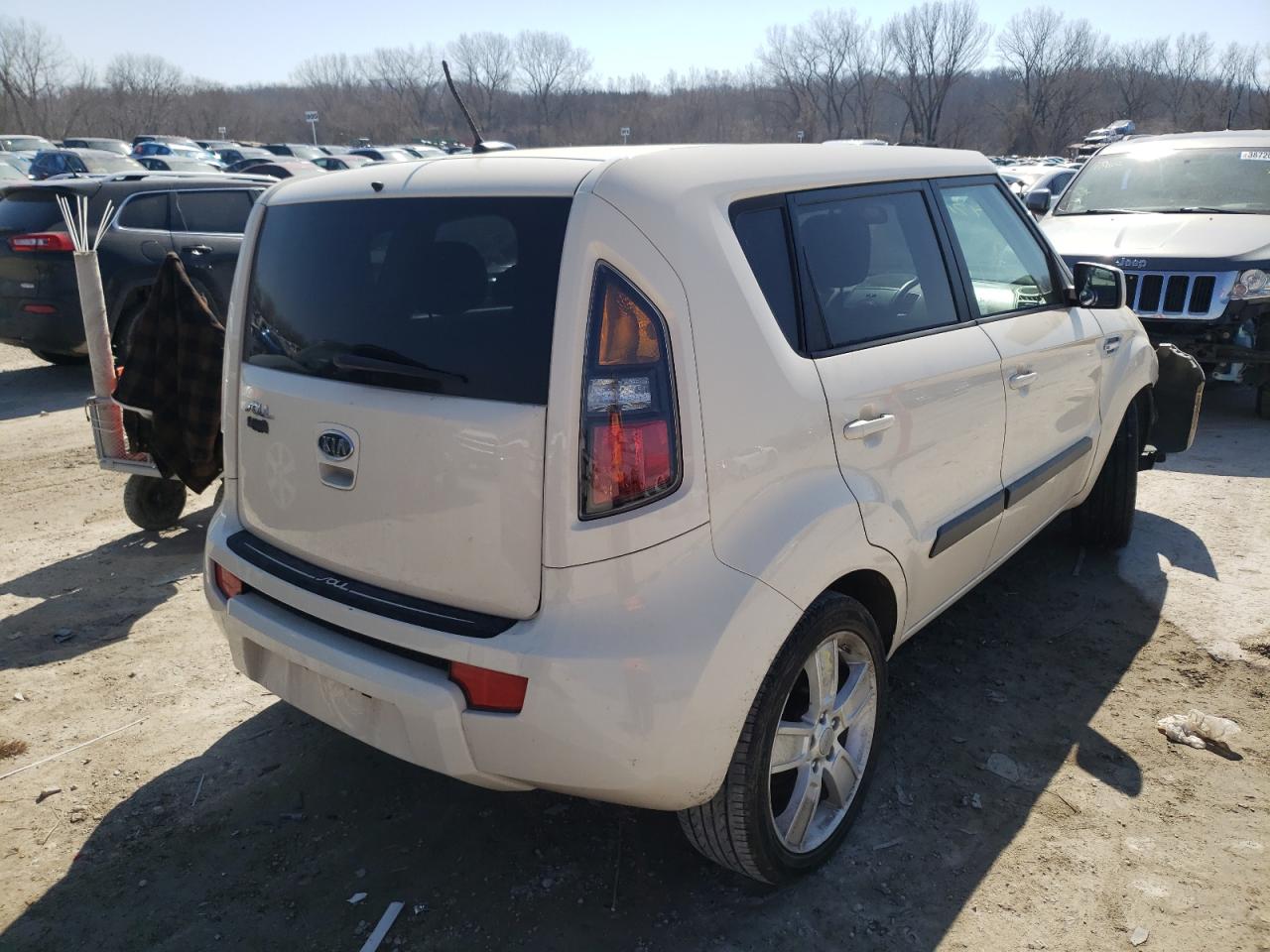 Photo 4 from auction – 2011 KIA SOUL + with VIN KNDJT2A28B7724715