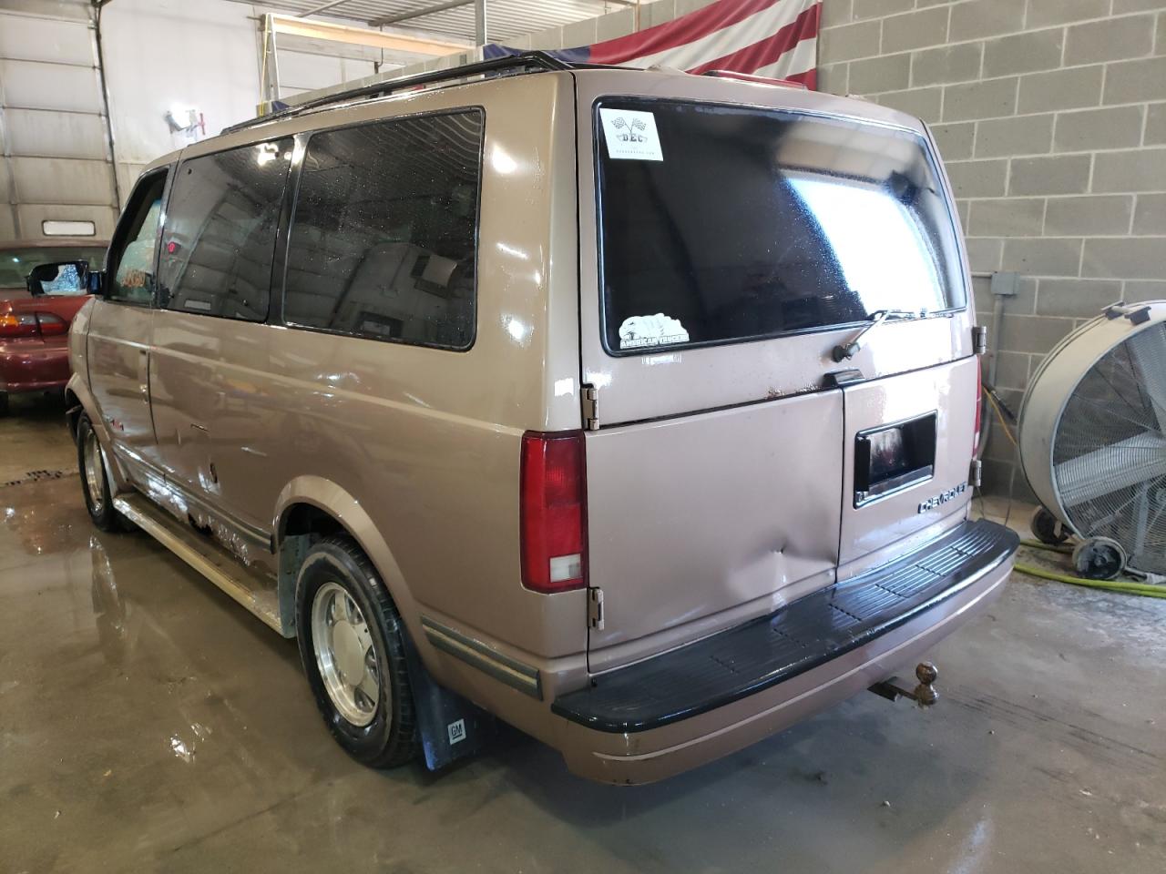 Photo 3 from auction – 1996 CHEVROLET ASTRO with VIN 1GNEL19W8TB175817