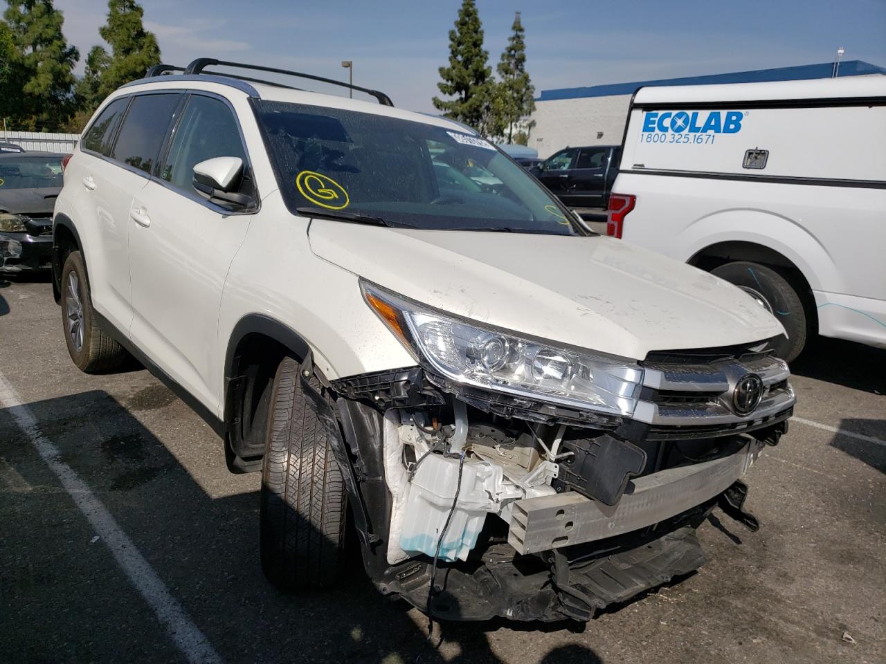TOYOTA HIGHLANDER 2019 with VIN 5TDJZRFH7KS608559 - Photo from auction