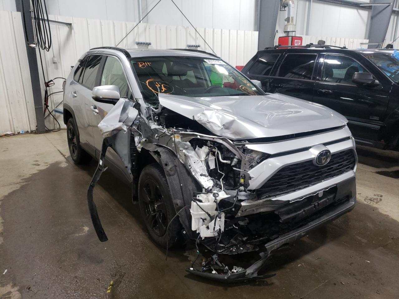 TOYOTA RAV4 XLE 2019 with VIN JTMP1RFV5KD012787 - Photo from auction