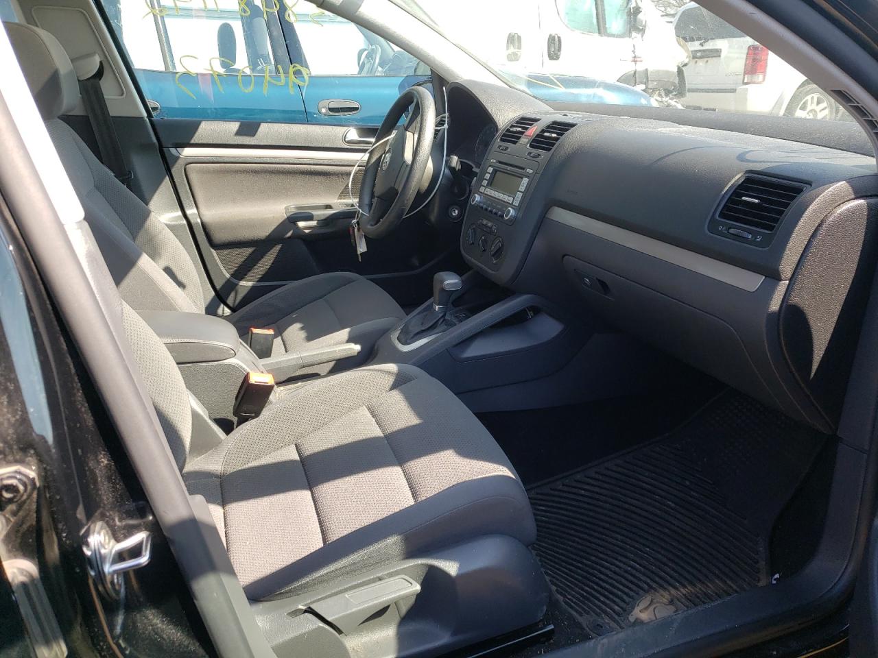 Photo 5 from auction – 2008 VOLKSWAGEN RABBIT with VIN WVWDB71K68W333770
