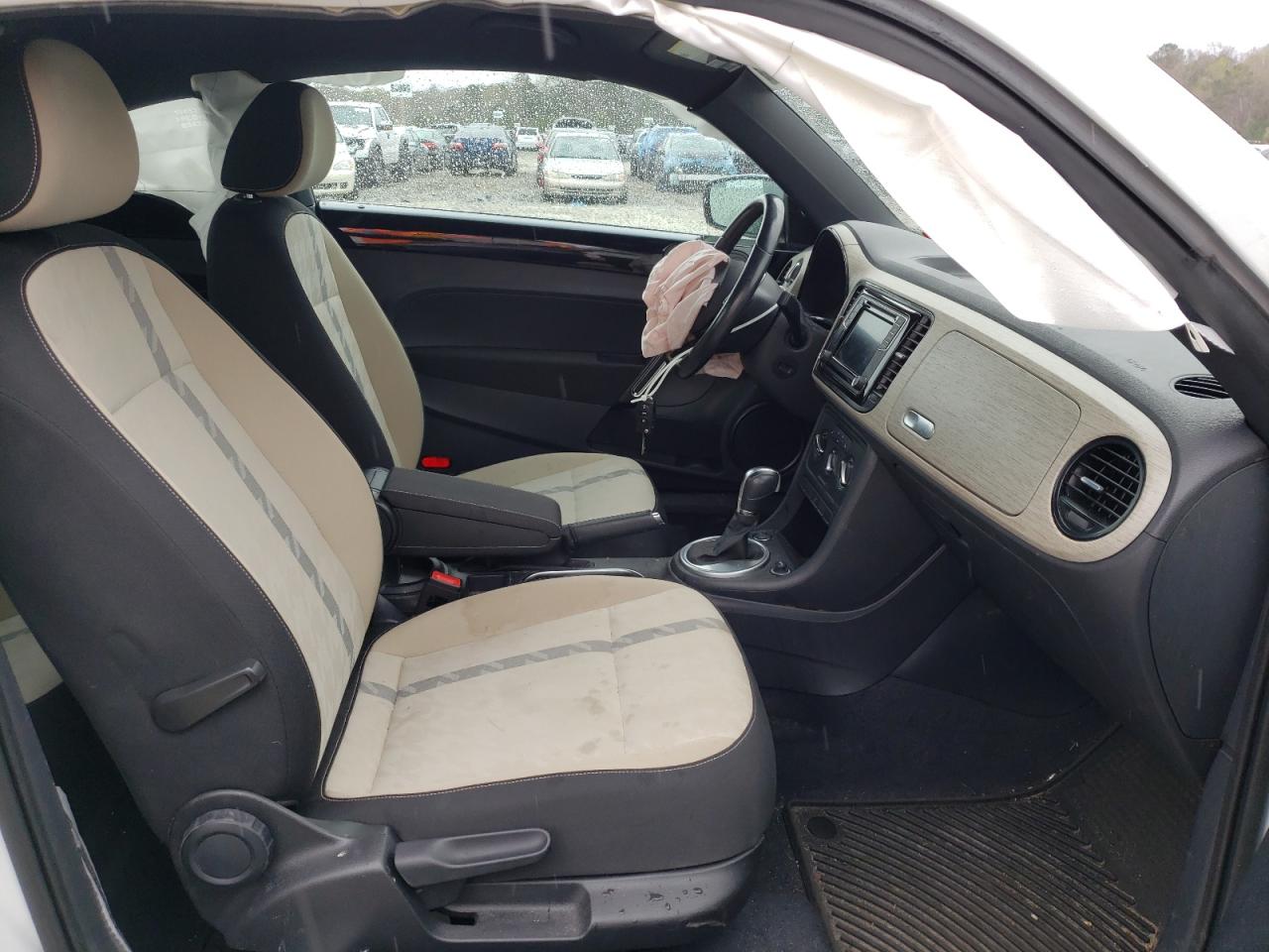 Photo 5 from auction – 2018 VOLKSWAGEN BEETLE S with VIN 3VWFD7AT5JM705386