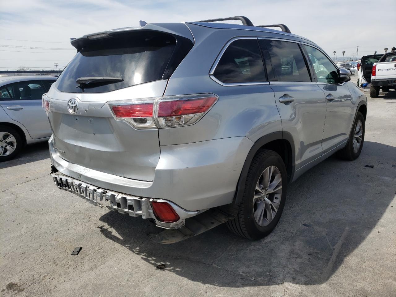 Photo 4 from auction – 2015 TOYOTA HIGHLANDER with VIN 5TDJKRFH3FS174246