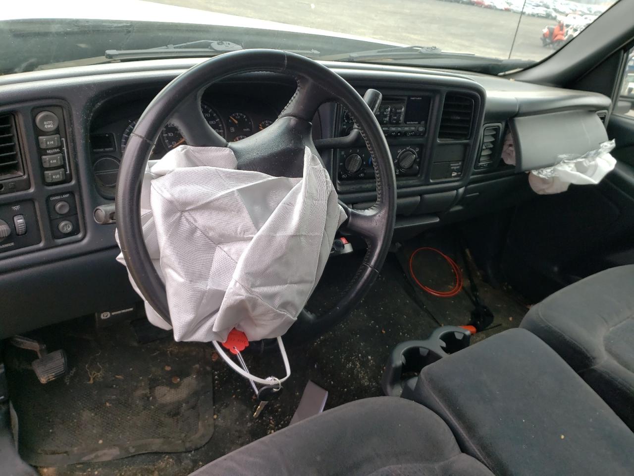 Photo 9 from auction – 2002 CHEVROLET SILVERADO with VIN 2GCEK19T221373681
