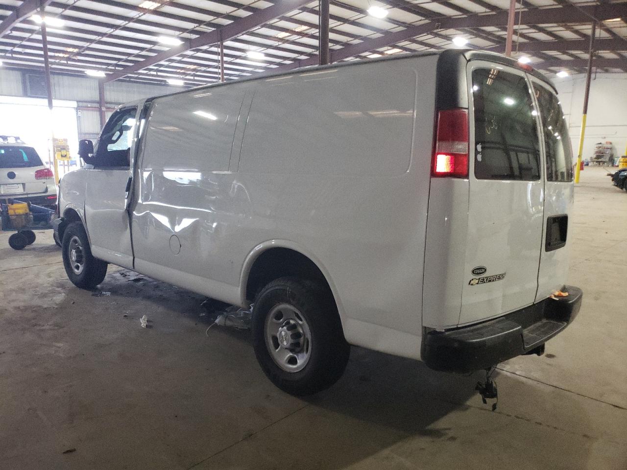 Photo 3 from auction – 2017 CHEVROLET EXPRESS G2 with VIN 1GCWGAFF4H1108862