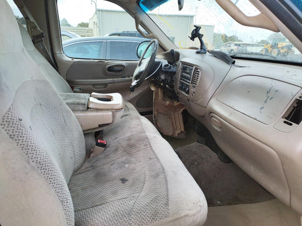 Photo 5 from auction – 2000 FORD F150 with VIN 1FTRX17LXYKA23682