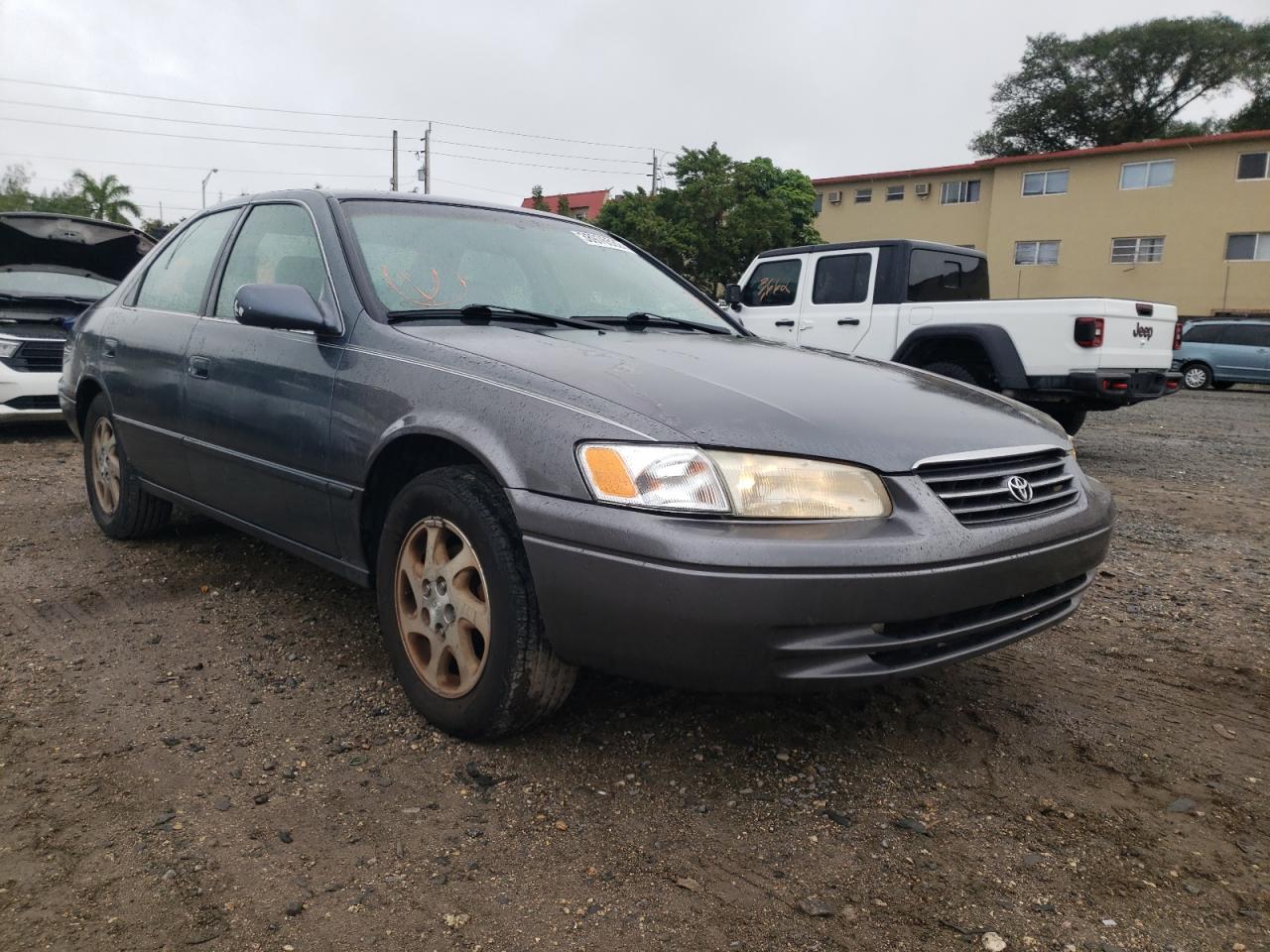 TOYOTA CAMRY LE 1999 with VIN JT2BF28K4X0173130 - Photo from auction