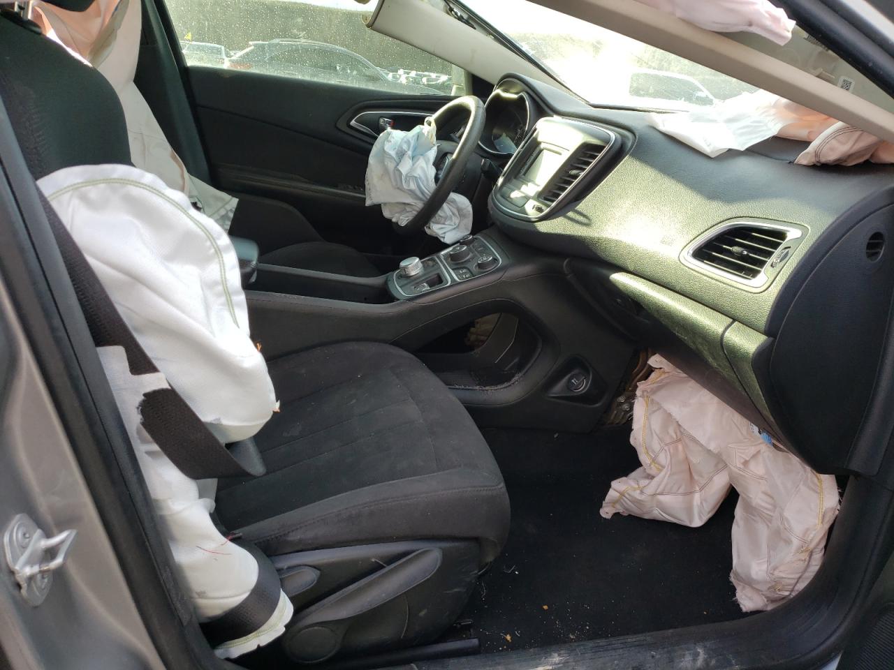Photo 5 from auction – 2015 CHRYSLER 200 LIMITE with VIN 1C3CCCAB3FN557555