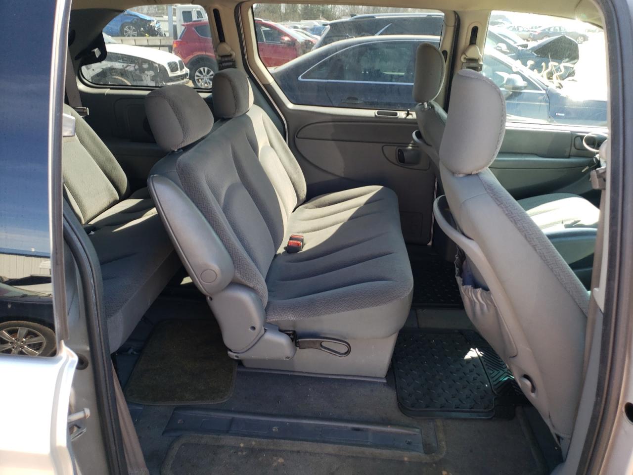 Photo 6 from auction – 2005 CHRYSLER TOWN & COU with VIN 1C4GP45R95B370898