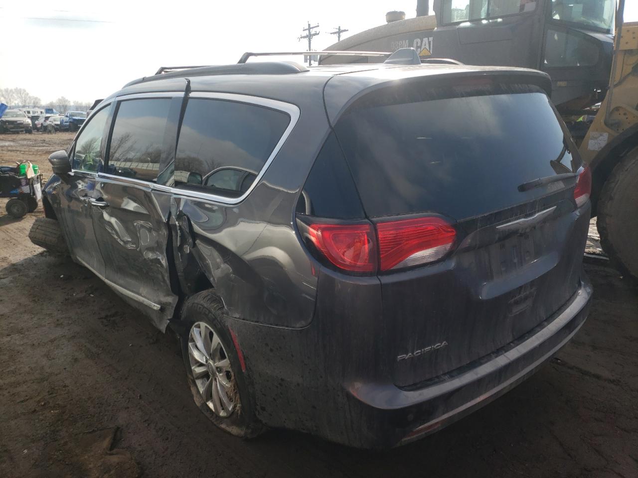 Photo 3 from auction – 2017 CHRYSLER PACIFICA T with VIN 2C4RC1BG9HR670551