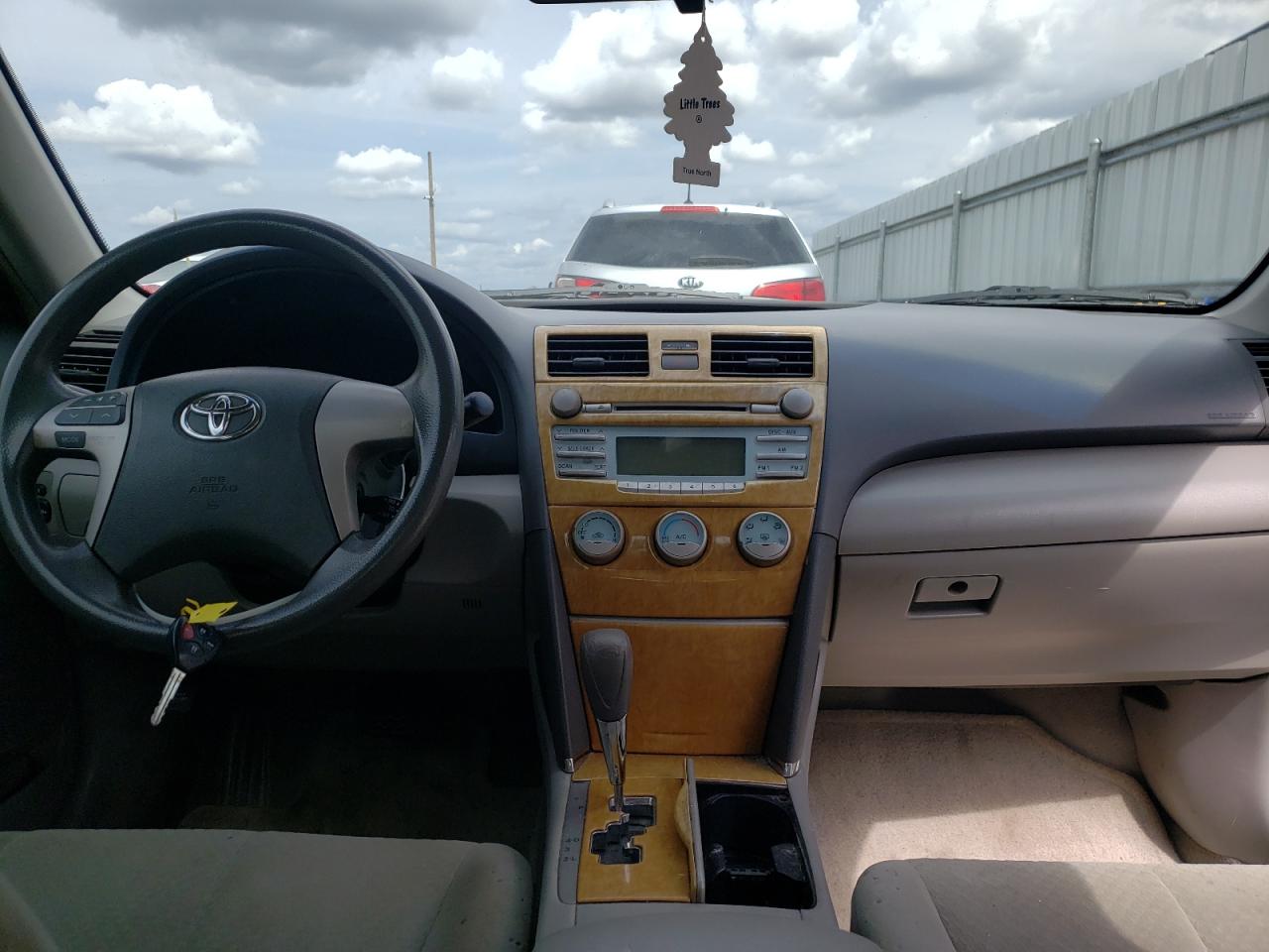 Photo 9 from auction – 2007 TOYOTA CAMRY CE with VIN 4T1BE46KX7U671247