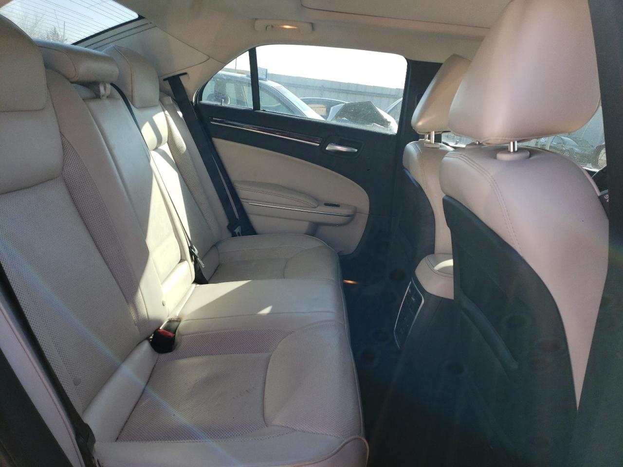 Photo 6 from auction – 2016 CHRYSLER 300C with VIN 2C3CCAEG7GH334021